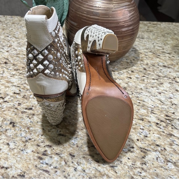 Frye White Leather Remy Studded & Beaded Gold Silver Block Heel Ankle Boots 9.5M - Picture 16 of 16